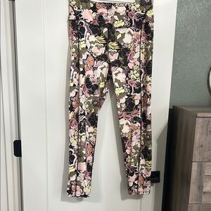 Free People Floral Print Leggings Black Stretchy Full-Length. NWT
